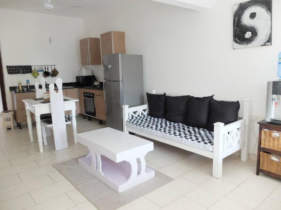 Restful Beach Front Studio-Diani Apartment Диани Бийч Екстериор снимка